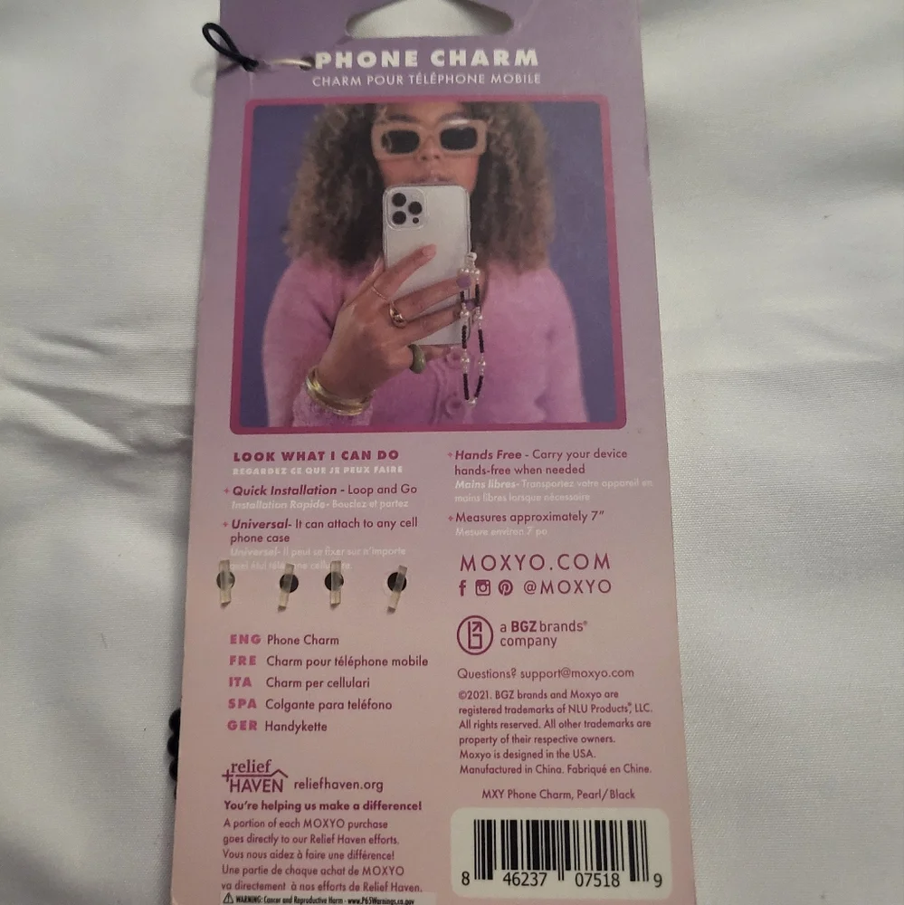 Moxyo phone charm